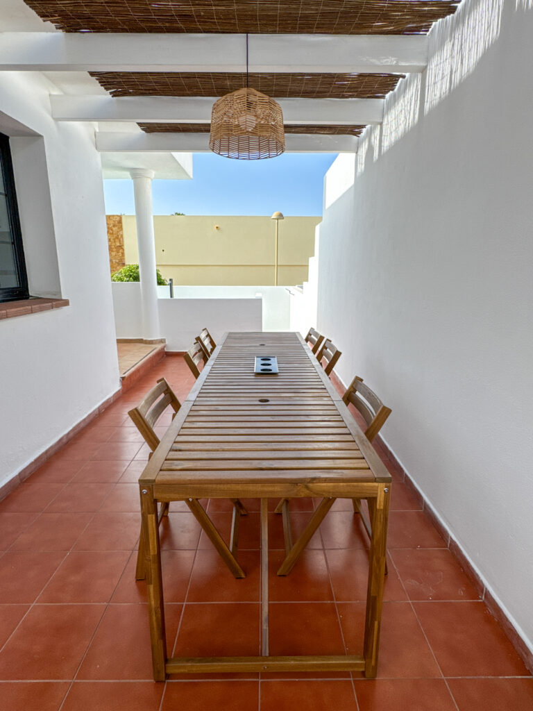 terraza en planta principal perfecta para trabajar en remoto en un ambiente acogedor